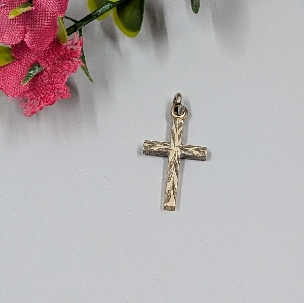 Vintage Gold Filled Signed Sun Burst Design Cross Pendant - Picture 2 of 4